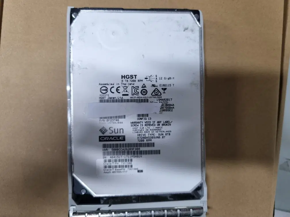 HITACHI SAS HDD 3.5인치 8TB 판매합니다.