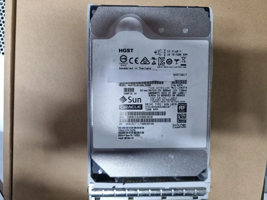 HITACHI SAS HDD 3.5인치 10TB 판매합니다.