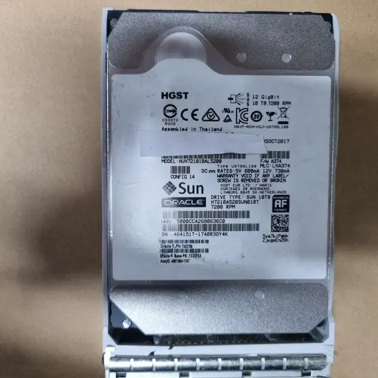 HITACHI SAS HDD 3.5인치 10TB 판매합니다.