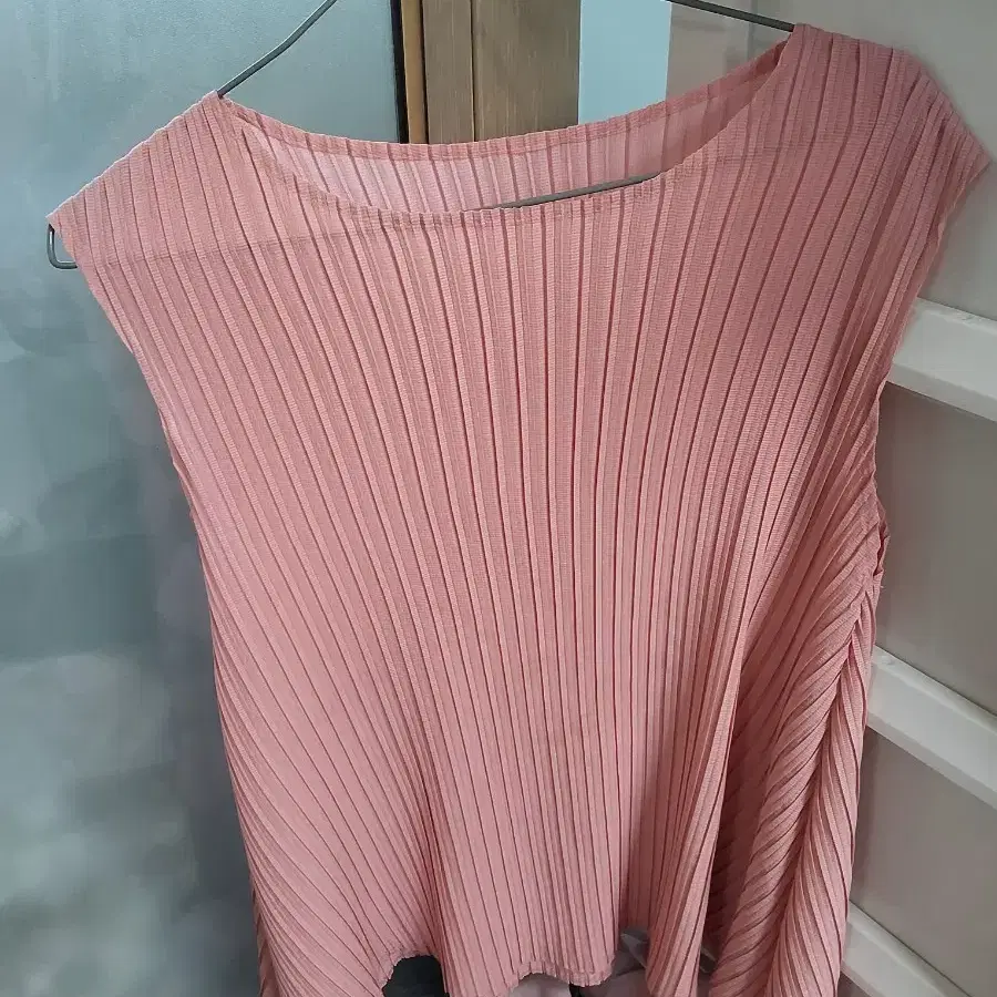 주름 민소매 블라우스