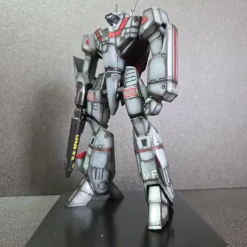 VF-1J 발키리 프라모델 완성품