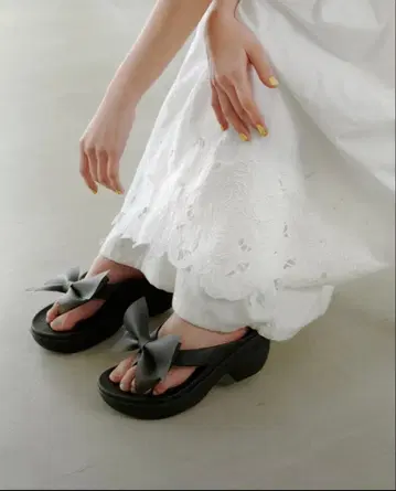 미사용 새상품 SNIDEL x SIDAS 리커버리 샌들 블랙