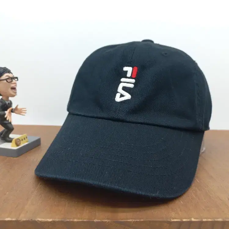 FILA 휠라 오리지널 세로 리니어 자수 로고 코튼 야구 모자 볼캡 블랙