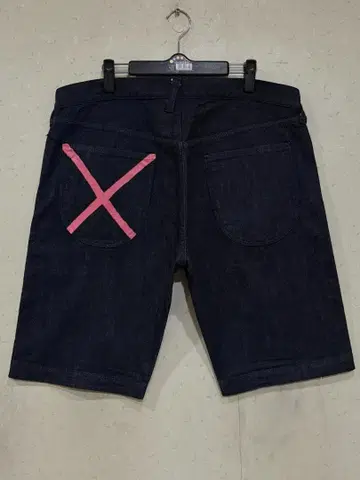 야마네 크로스 핑크 페인트 셀비지 하프 숏 데님 팬츠 다크 네이비 에비수 40