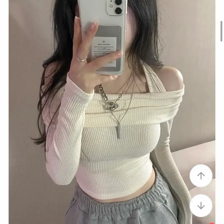 오프숄더 골지 긴팔 티셔츠 아이보리