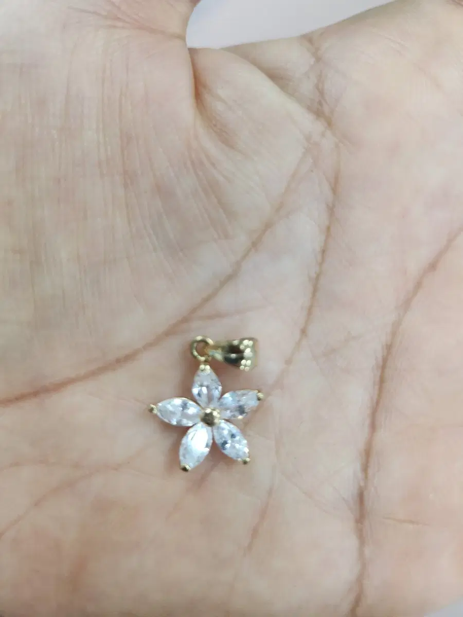 14k 큐빅 꽃 모양 펜던트