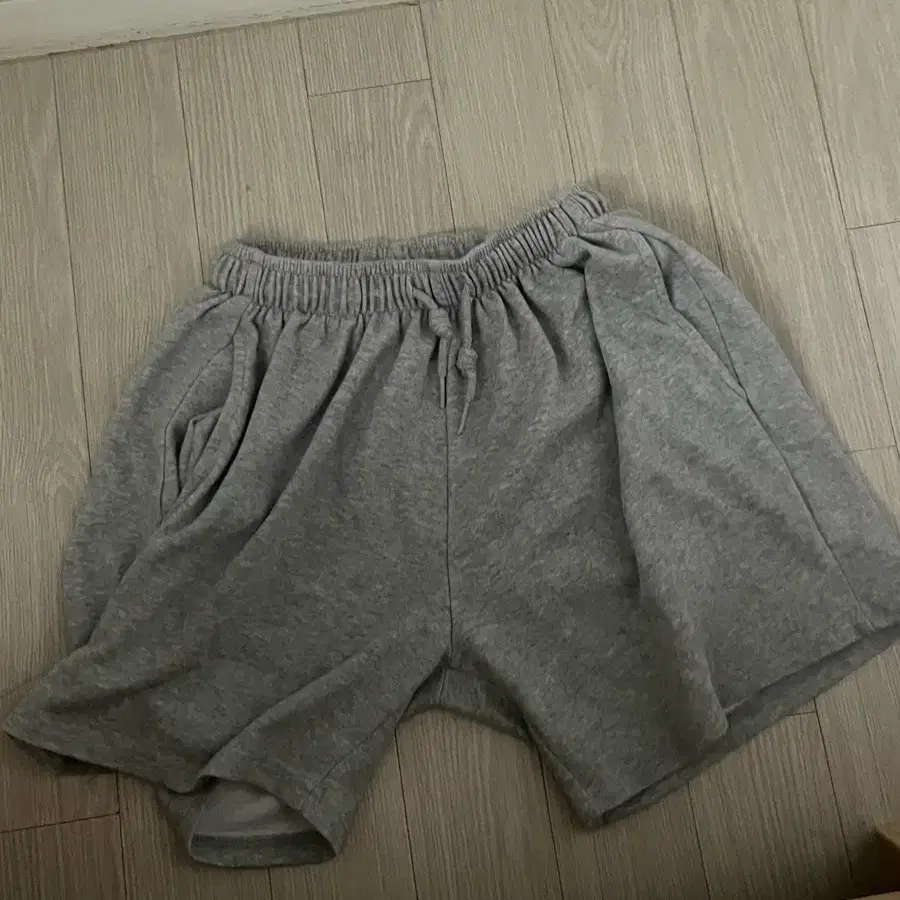 반바지 그레이