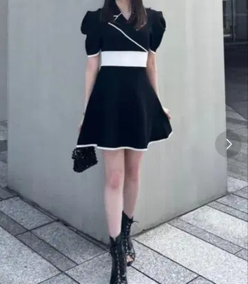 rienda 테일러드 칼라 미니 플레어 니트 원피스