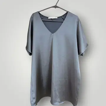 아돌포 도밍게스 V넥 새틴 반팔 블라우스 블랙 S사이즈