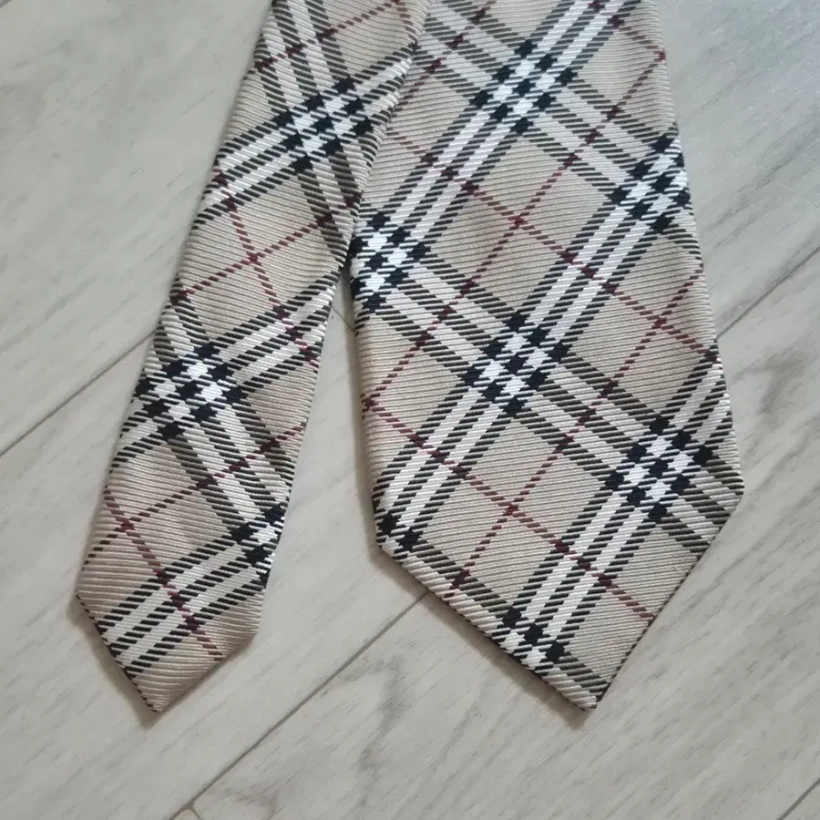 버버리 클래식 체크 넥타이