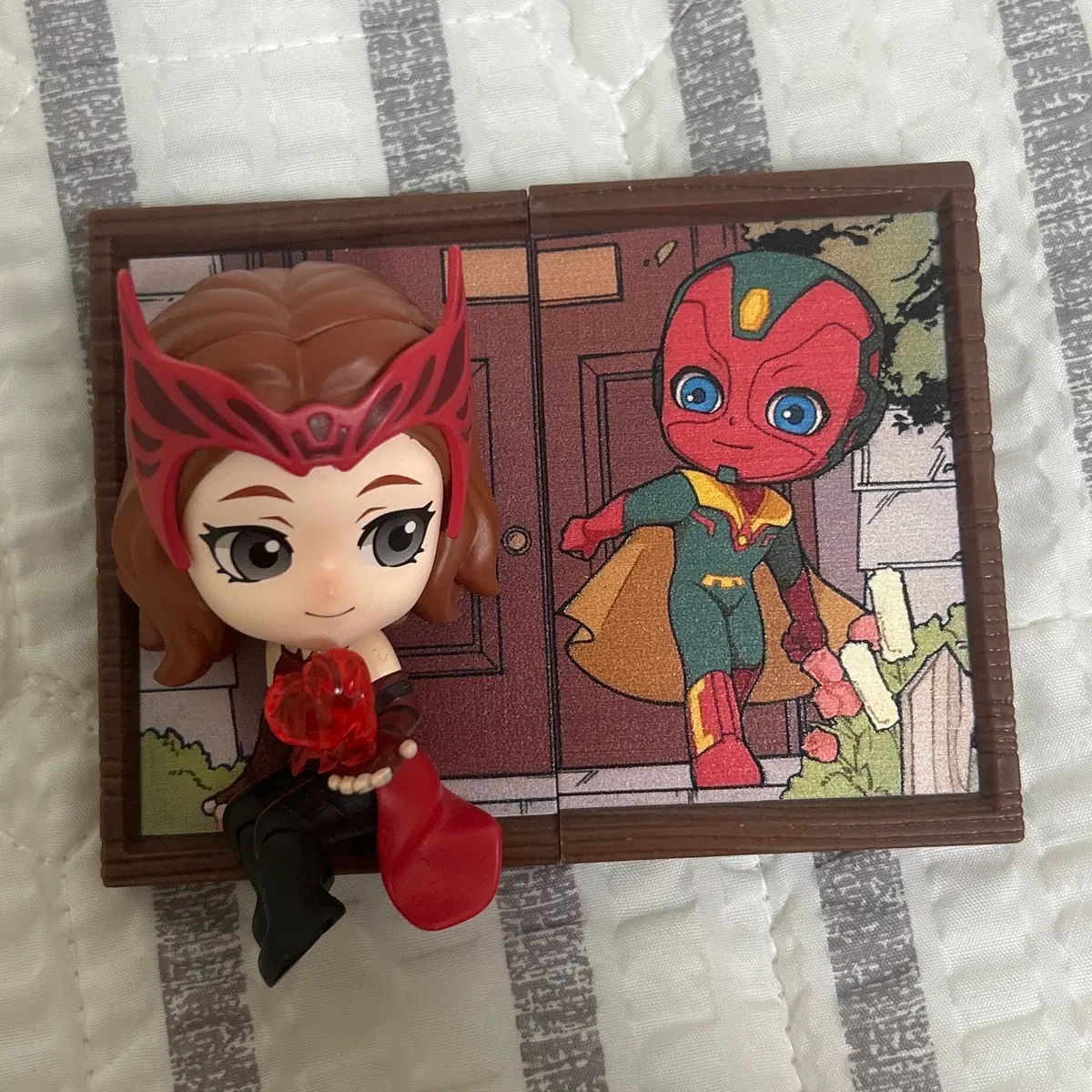 팝마트 마블 Photo Frame Series의 Scarlet Witch(스칼렛완다) & Vision 피규어