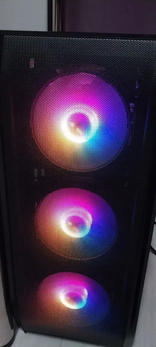 7500F 32GB RX7600 데스크탑 팝니다