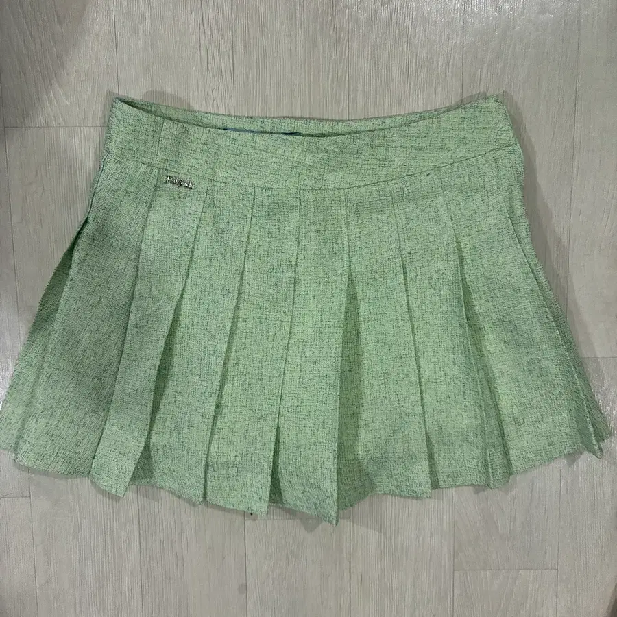 페일제이드 연두색 플리츠 스커트