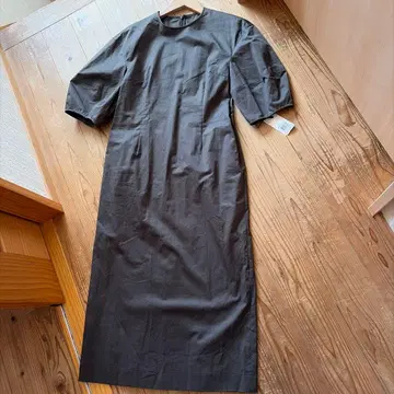 에스트네이션 택 포함 새상품 반팔 무릎 아래 원피스 카키