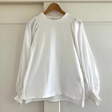 yori 볼륨 퍼프 슬리브 티셔츠 화이트 새상품급 CITYSHOP