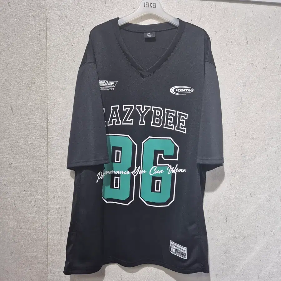 LAZYBEE 86 반팔 티셔츠 블랙