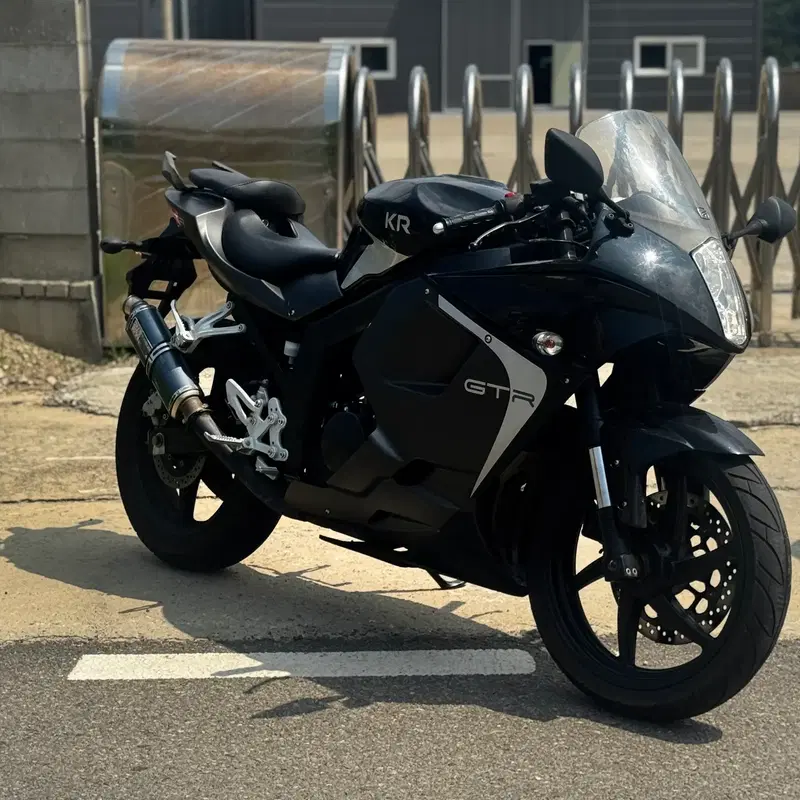 코멧125rc 17년식 6천km 민트급 차량 저렴히 판매합니다