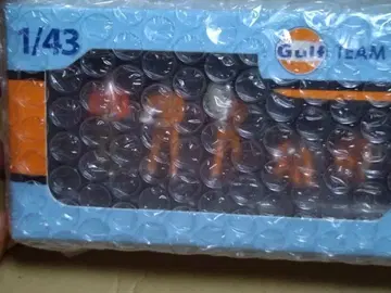 1/43 Team Gulf Racing Figurines