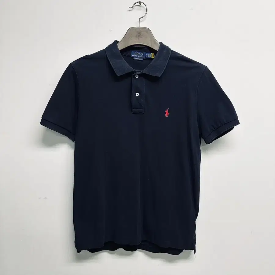 폴로 랄프로렌(Polo Ralph Lauren) 네이비 / 레드 포니 자수 반팔 카라티 (표기 M / 실측 남성 100)