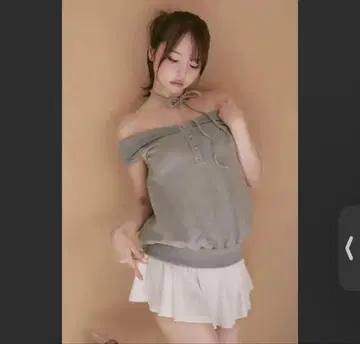 Amber 오프숄더 미니 드레스 그레이