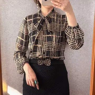 used 뉘앙스 체크 무늬 보타이 시어 블라우스 블랙 빈티지 라이크