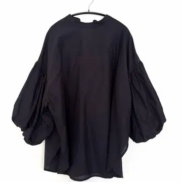 볼륨 슬리브 블라우스 블랙