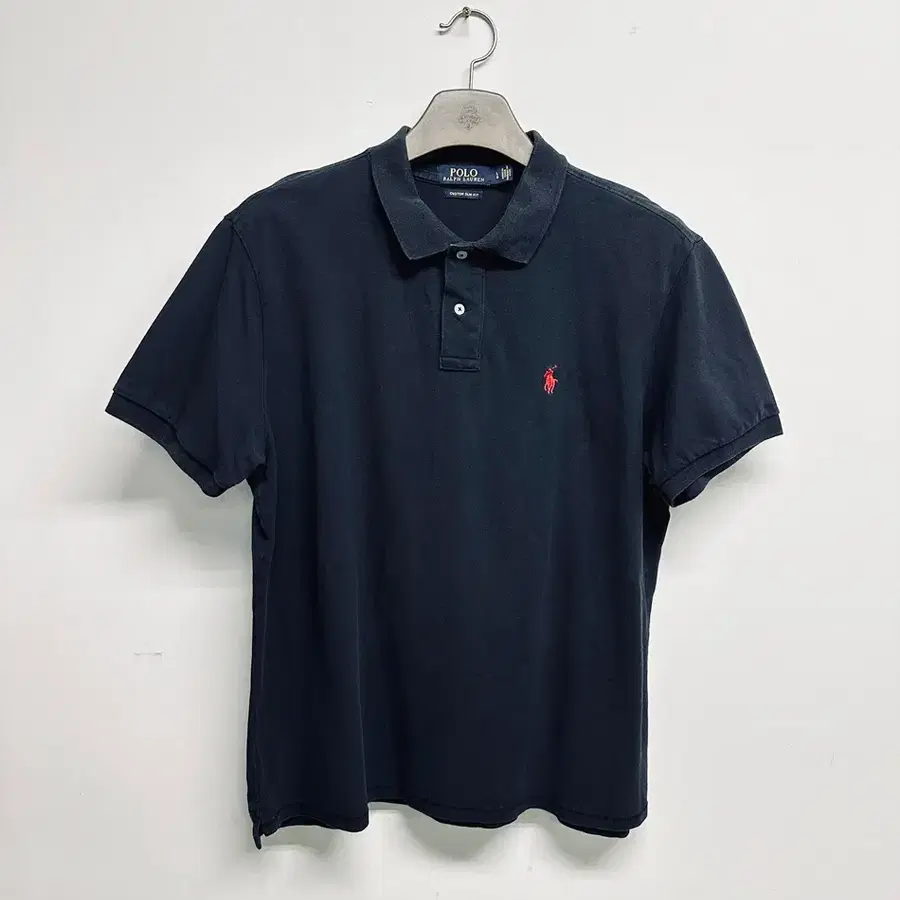 폴로 랄프로렌(Polo Ralph Lauren) 네이비 / 레드 포니 자수 반팔 카라티 (표기 L / 실측 남성 100 ~ 슬림 105)