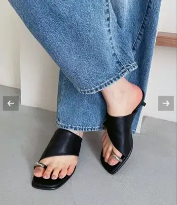 [ LE TALON ] 4cm 메탈 삼각 뮬 샌들