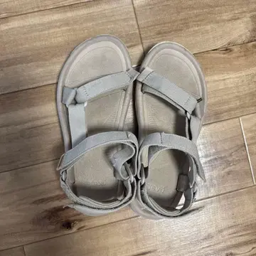 Teva 스포츠 샌들 허리케인 베이지