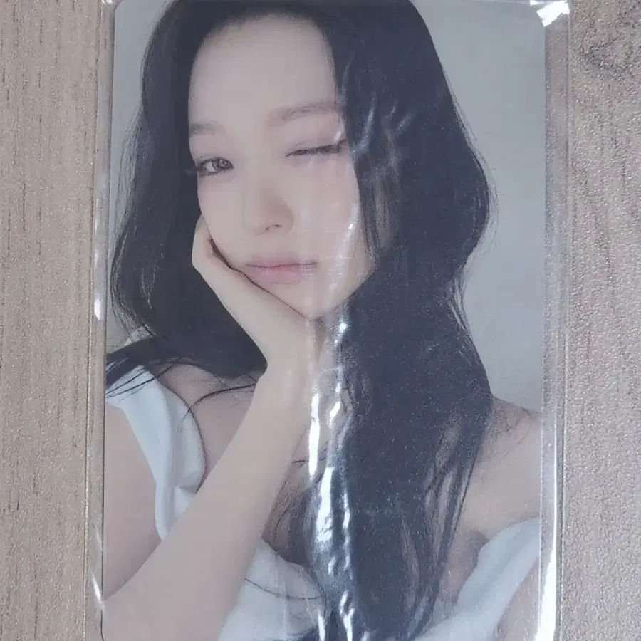 프로미스나인 Glow Me 팝업 바인더북 백지헌 포토카드에서 이채영으로 교환 구합니다 !!