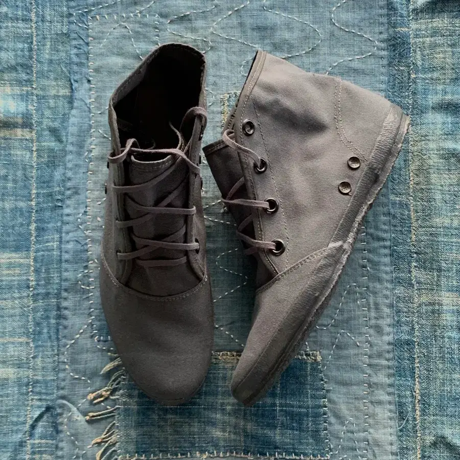 1980s US NAVY SWIM SHOE (US 9.5)