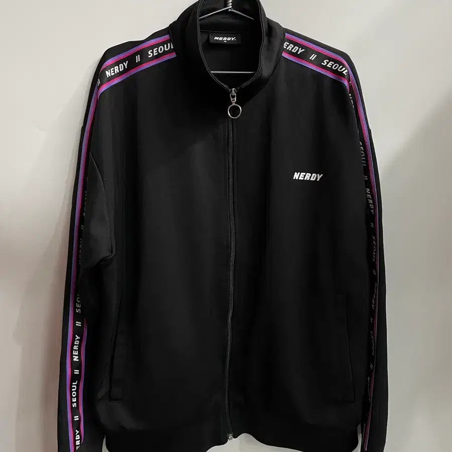 [M] 널디 테이핑 라인 트랙 집업 자켓 블랙 2.0