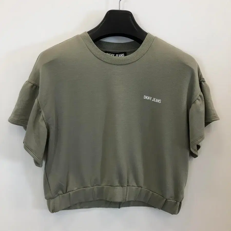 DKNY (국내판) 크롭 플러터 슬리브 88-94-163