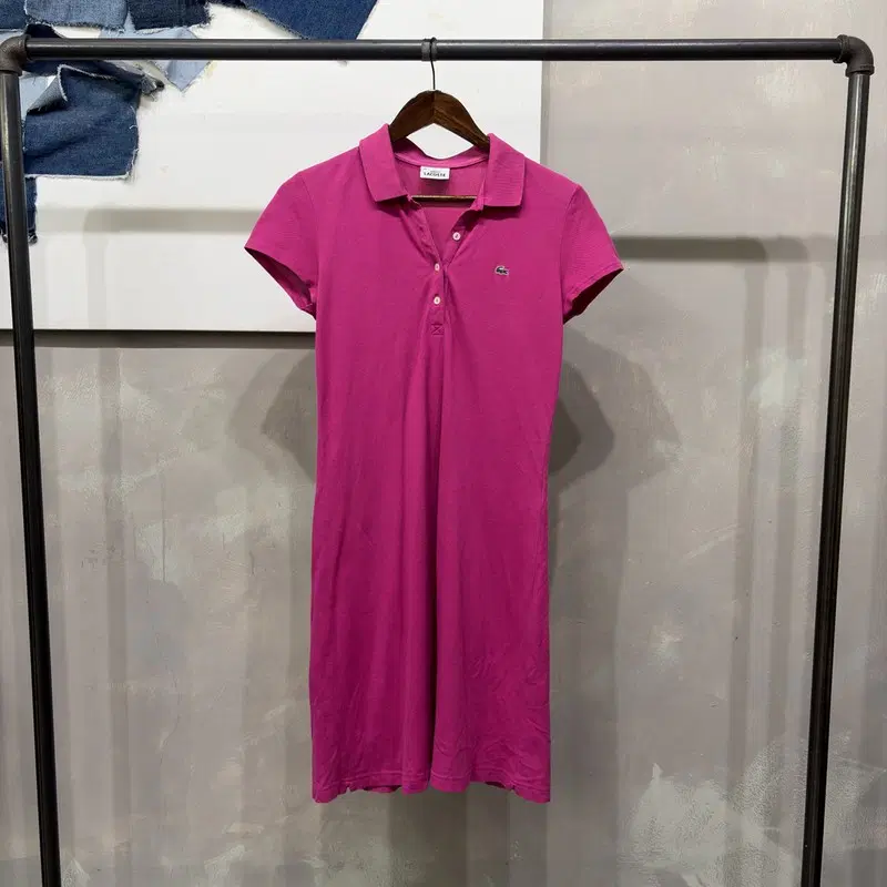 (90) 라코스테 여성 캐주얼 로고 자수 반팔 카라 원피스