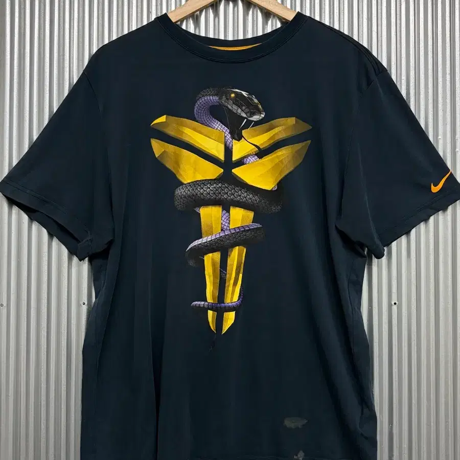 [110/XXL] 나이키 코비 NIKE KOBE 스네이크 로고 빅프린트 반팔 티셔츠 2.5