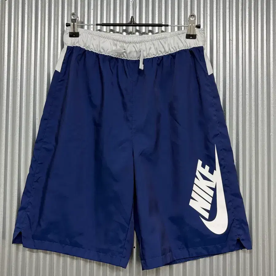 [S] 나이키 NIKE 빅로고 우븐 반바지 네이비 배색 숏팬츠 2.5
