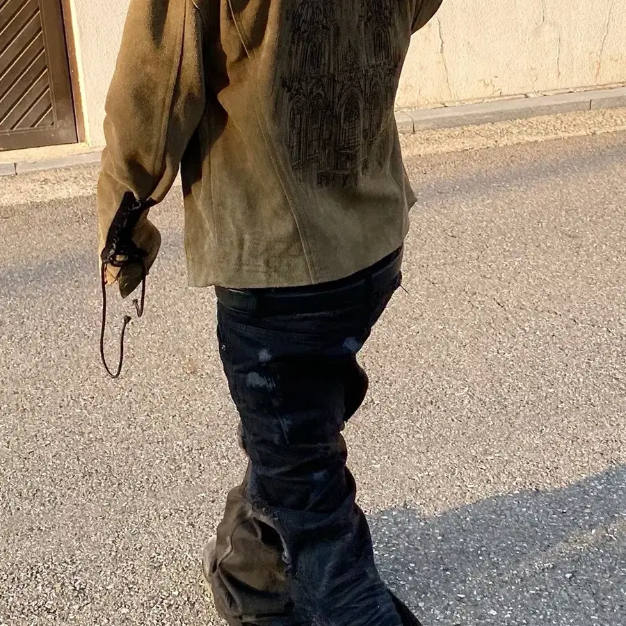 [새상품] 언더마이카 대성당 자수 스웨이드 트러커 자켓 올리브 Undermycar Cathedral Embroidered Suede Trucker Jacket Olive