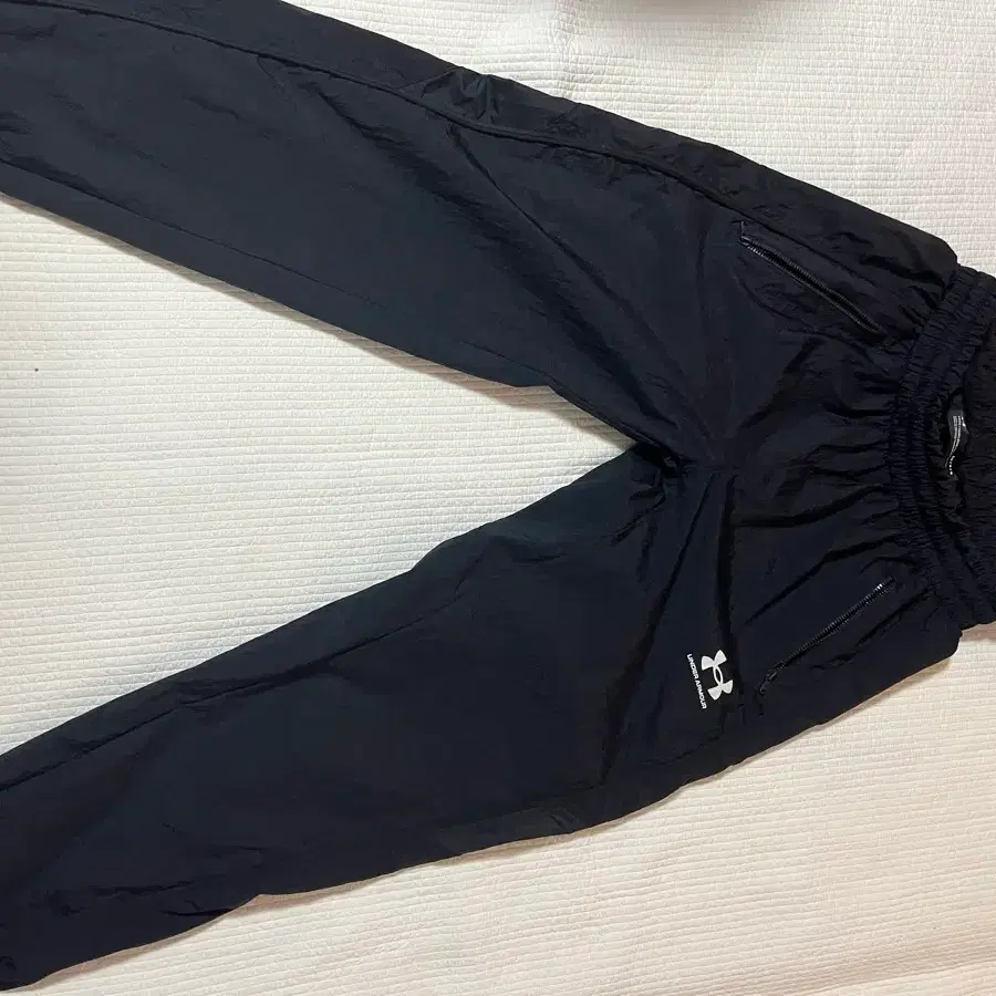 언더아머 루즈핏 경량 우븐 조거팬츠 블랙 기능성 바지 L