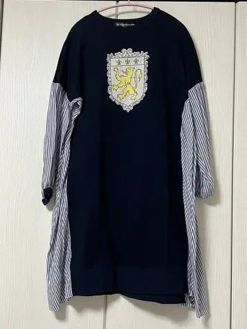 제인 마플 돈 루 살롱 모티브 패턴 맨투맨 절개 원피스 네이비