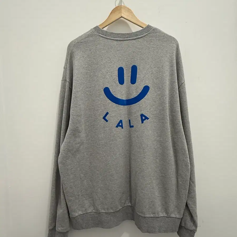 라라 데일리 맨투맨 그레이