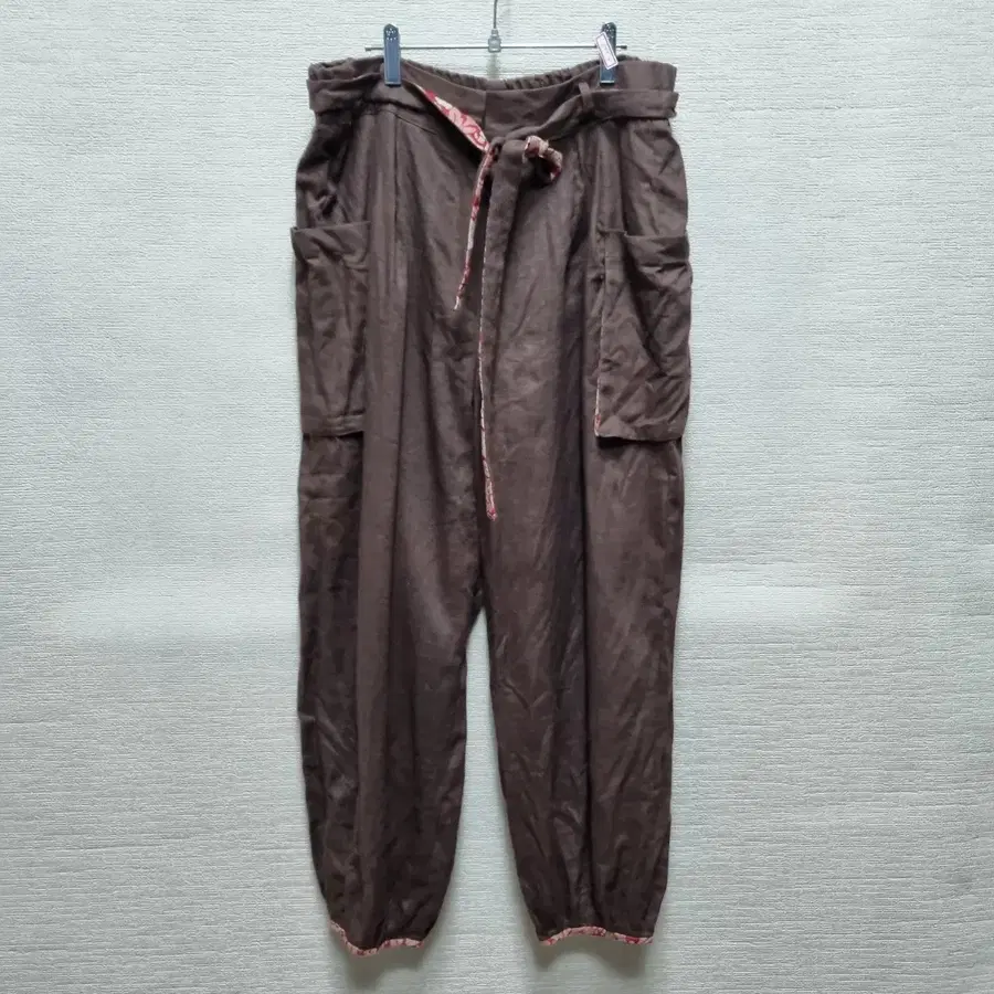 a208 밴딩 바지