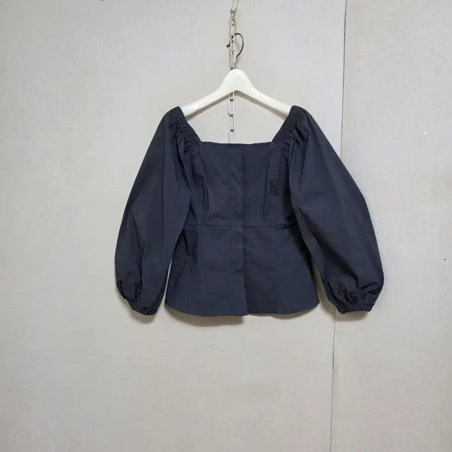 네이비 스퀘어넥 고급스런 블라우스 S n8606