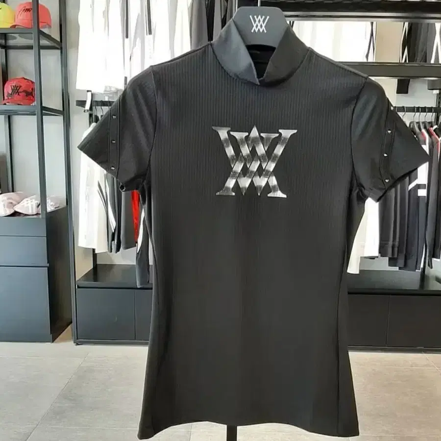 어뉴 반팔 티셔츠 70,000원