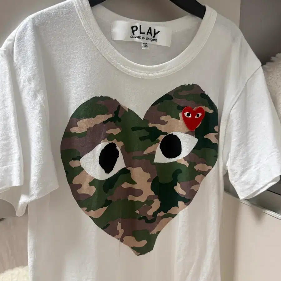 꼼데 카모 반팔