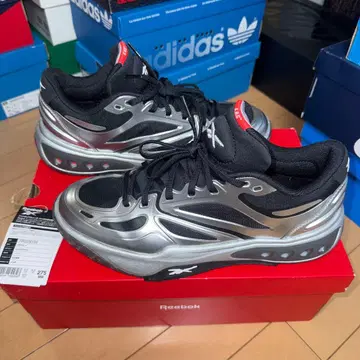 Reebok ENGINE A 실버/블랙 퍼스트 컬러