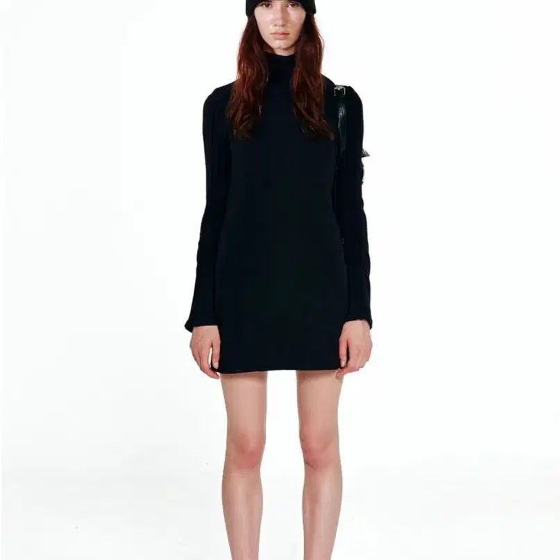 다이닛 MARGOT LONG TURTLE NECK DRESS IN BLACK