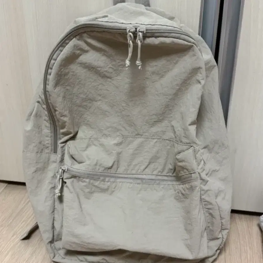 나일론 베이지색 백팩