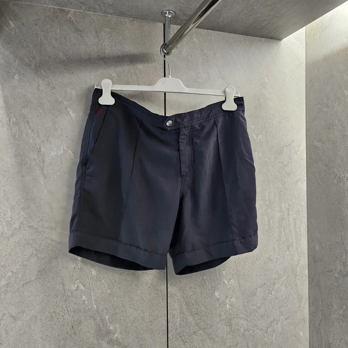 브루넬로 쿠치넬리 자수로고 스윔 팬츠