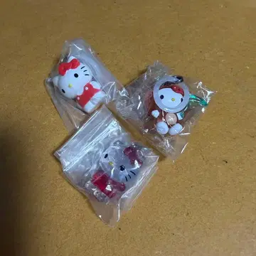 산리오 크리스탈 메지루시 액세서리 케로케로 파티 헬로키티