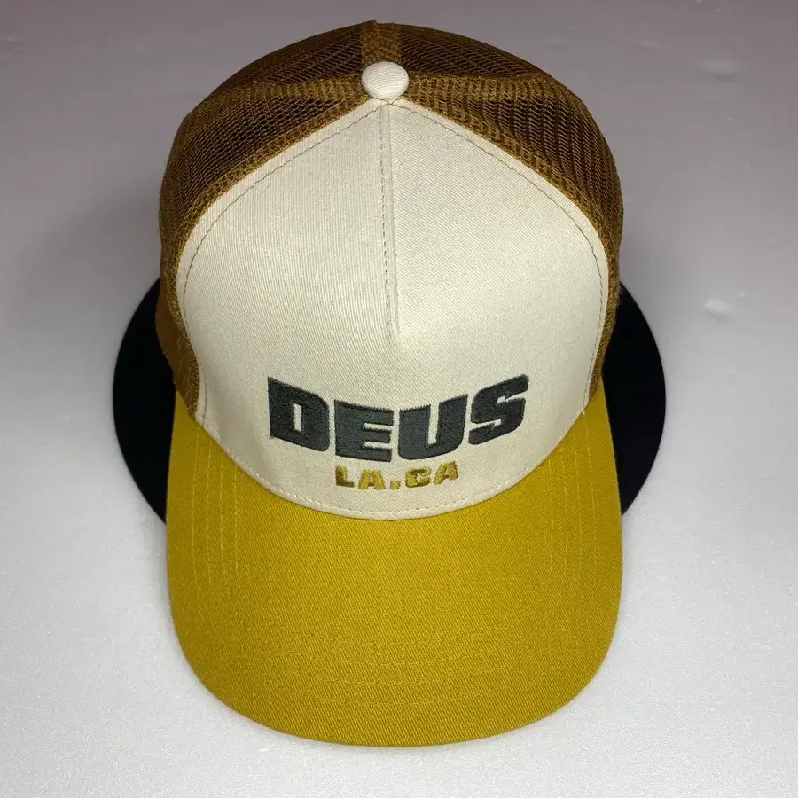 Deus ex machina vintage trucker cap